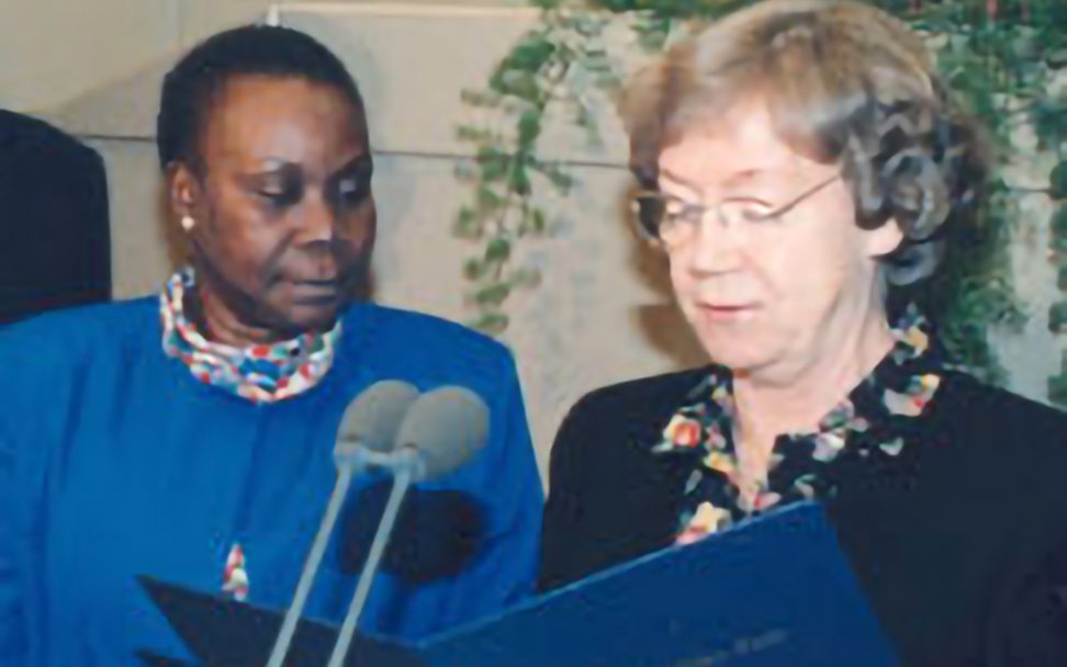 Elizabeth Kayissan Pognon, Trägerin des Deutschen Afrika-Preises 1996